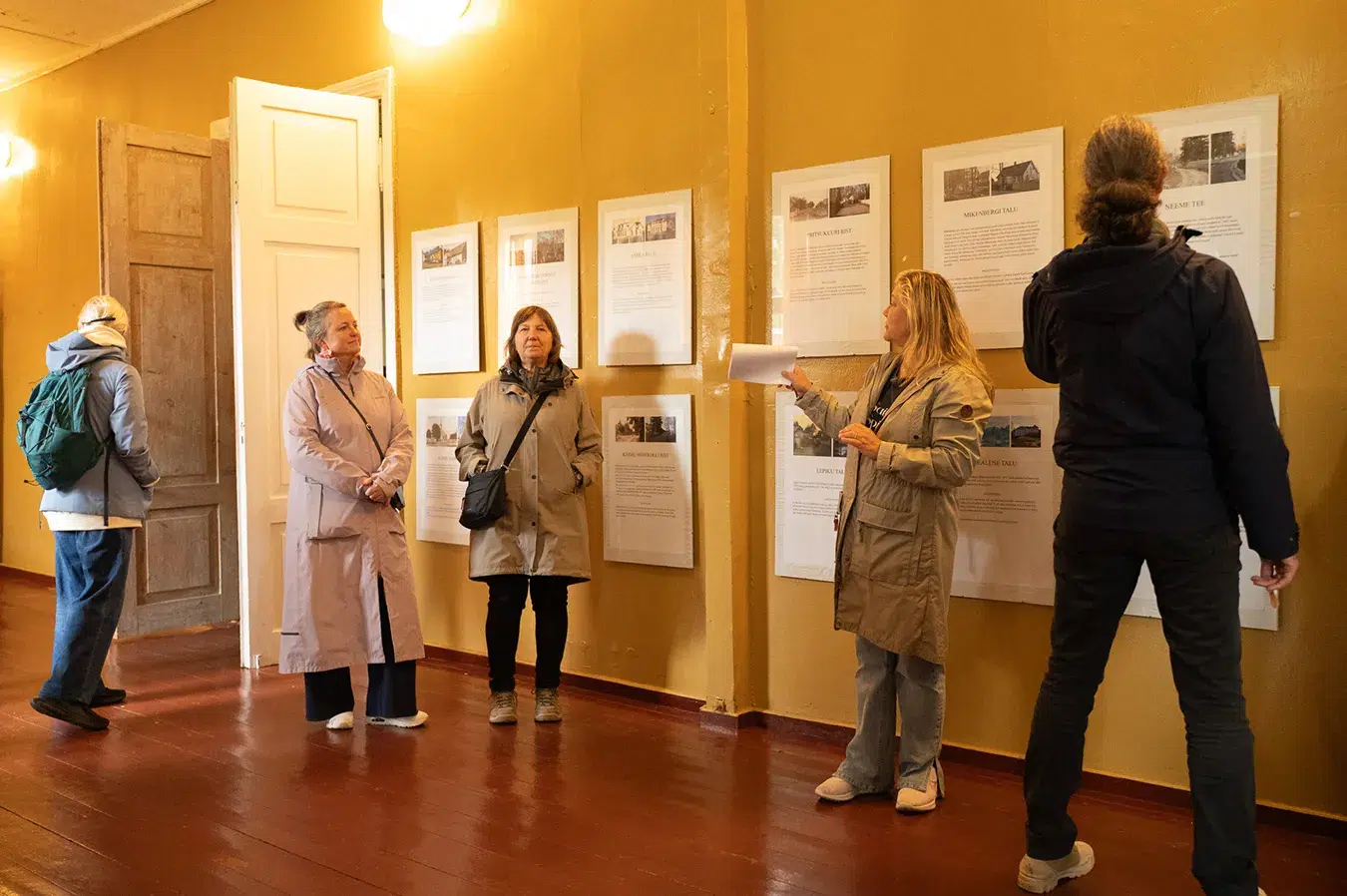 Kuidas elatakse ühes Lahemaa külas? Külade ringidel avavad kohalikud sulle oma koduküla. Tule piilu meie argielu, kuula ehedaid lugusid, maitse kohalikku toitu ja koge, kuidas iga küla näitab sulle Lahemaad isemoodi.